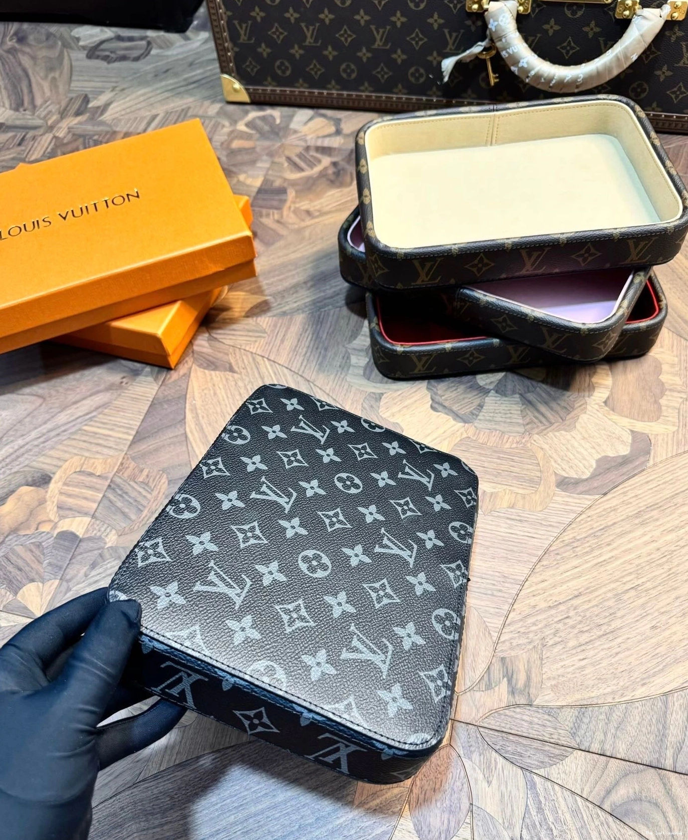 CUSTOM TRAY VALET LV 0804